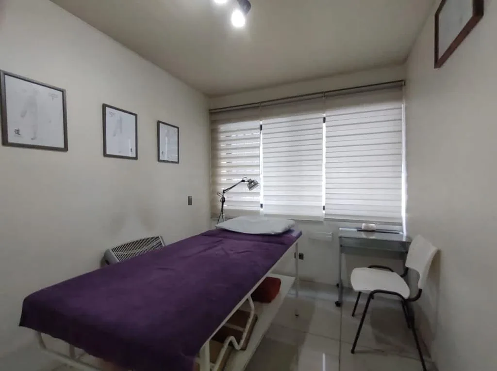 Sala de atención clínica en la sede Santiago.